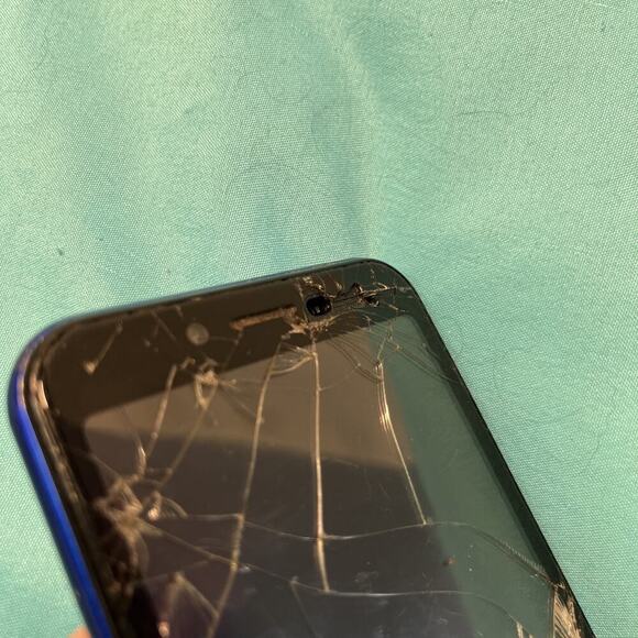 Blu C5L Max For Parts Or Repair BROKEN Will Not Power On If Plugged Into Charge - Picture 2 of 8